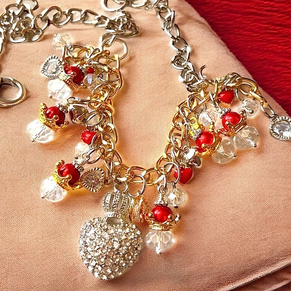 Elegant Gold and Red toned Queen of Hearts Charm Necklace - Picture 12 of 17